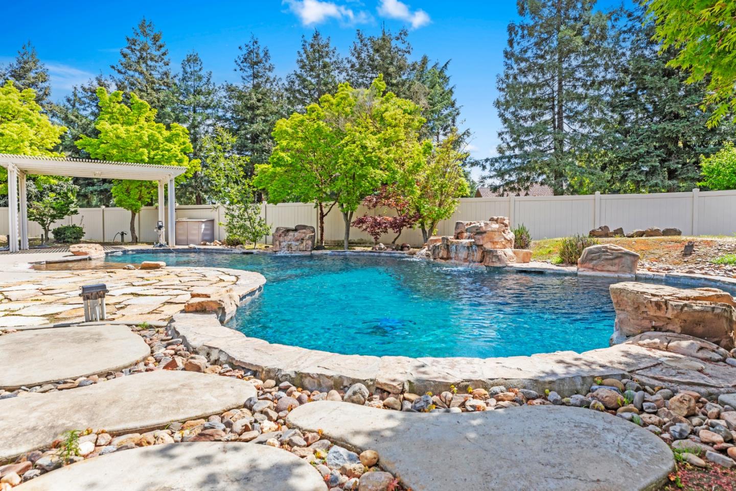 Detail Gallery Image 16 of 64 For 5000 Peach Blossom Ln, Oakdale,  CA 95361 - 4 Beds | 3/1 Baths