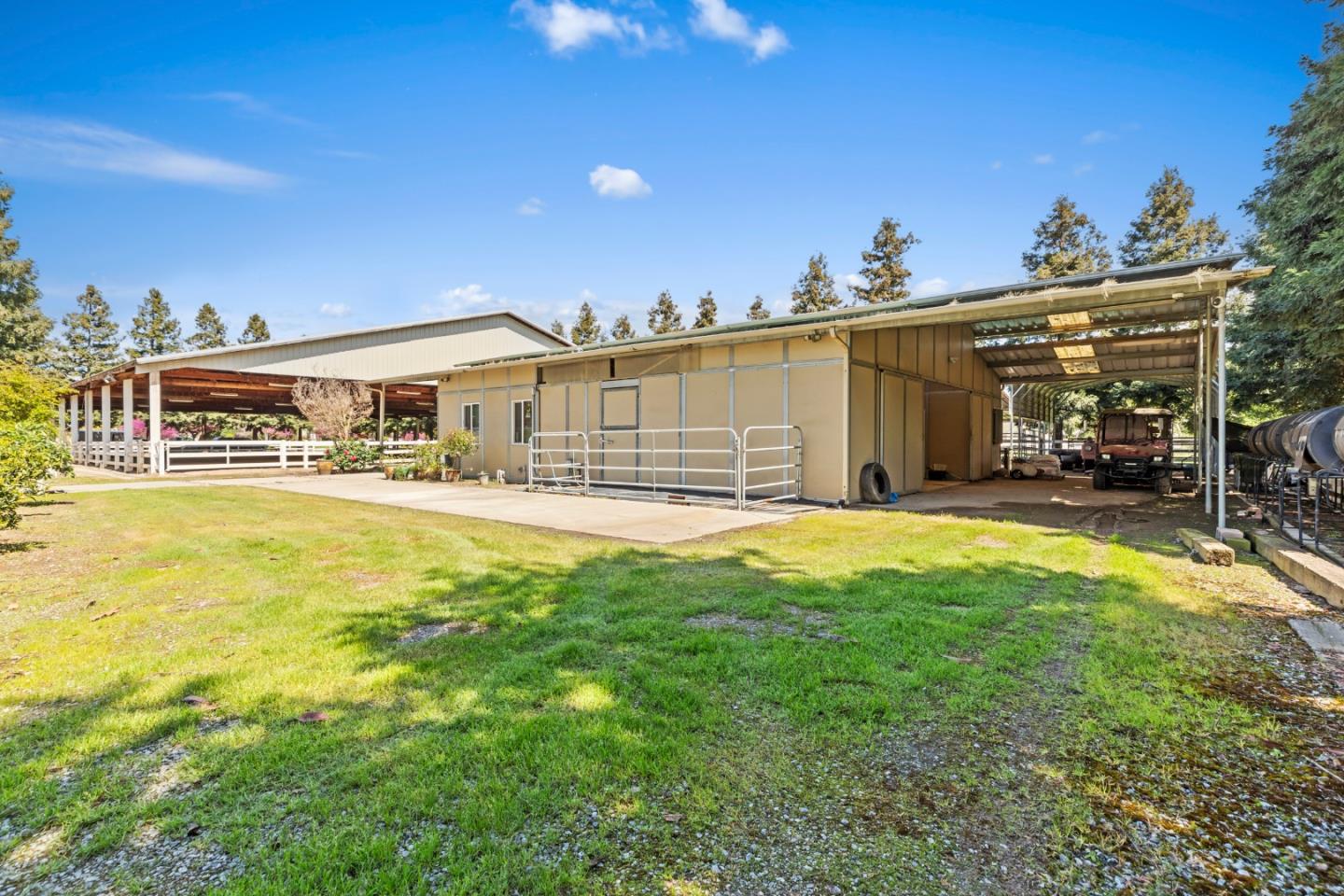 Detail Gallery Image 5 of 64 For 5000 Peach Blossom Ln, Oakdale,  CA 95361 - 4 Beds | 3/1 Baths