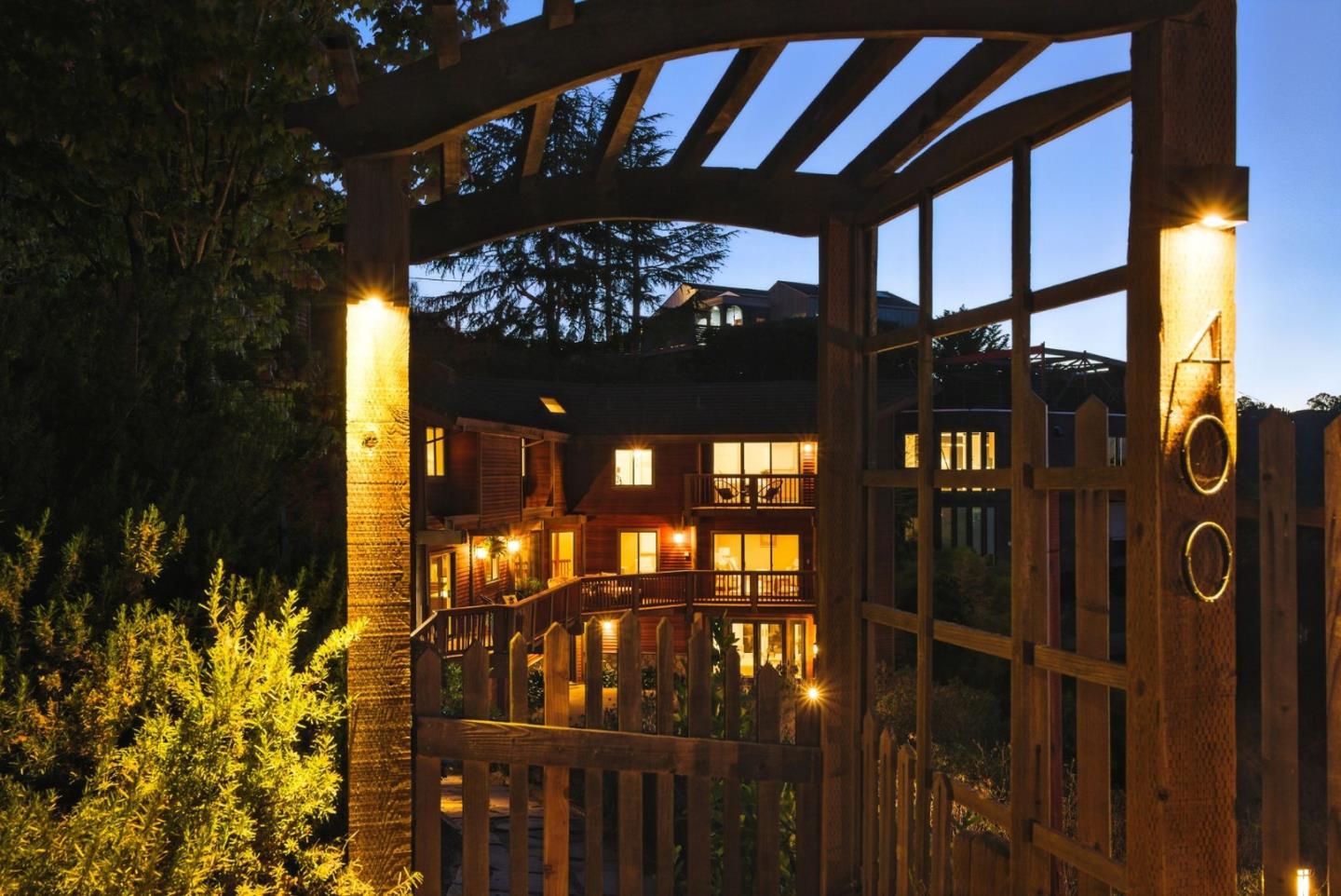 Detail Gallery Image 11 of 66 For 400 Winding Way, San Carlos,  CA 94070 - 4 Beds | 3/1 Baths