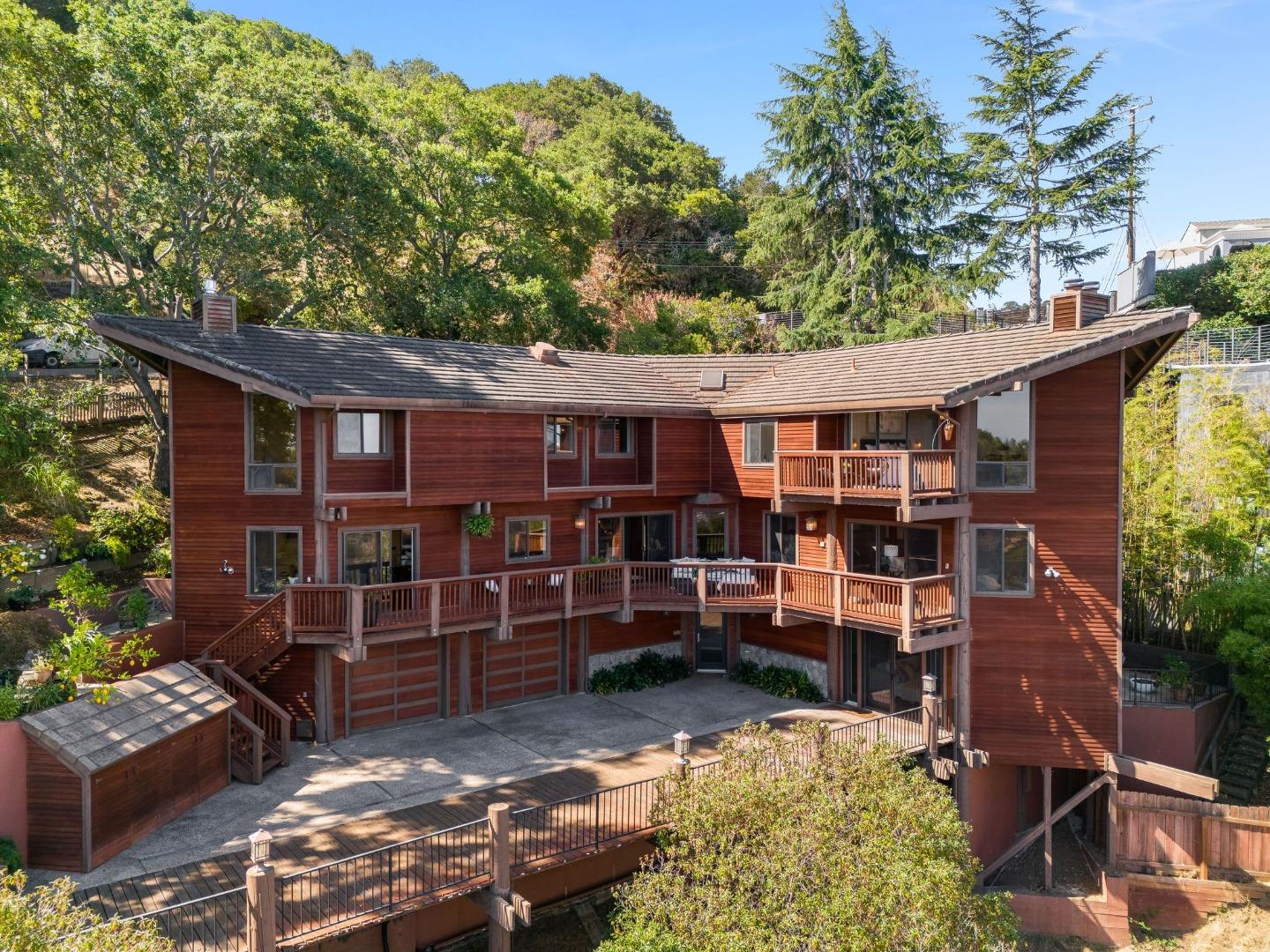 Detail Gallery Image 3 of 66 For 400 Winding Way, San Carlos,  CA 94070 - 4 Beds | 3/1 Baths