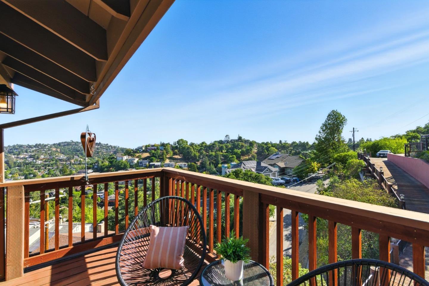 Detail Gallery Image 39 of 66 For 400 Winding Way, San Carlos,  CA 94070 - 4 Beds | 3/1 Baths
