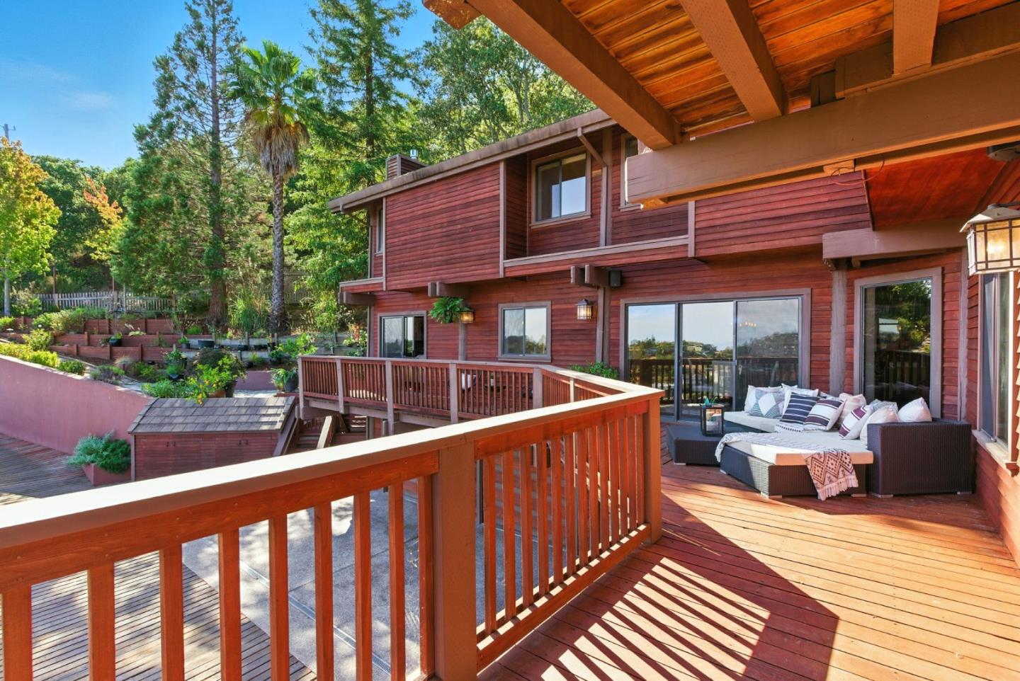 Detail Gallery Image 6 of 66 For 400 Winding Way, San Carlos,  CA 94070 - 4 Beds | 3/1 Baths