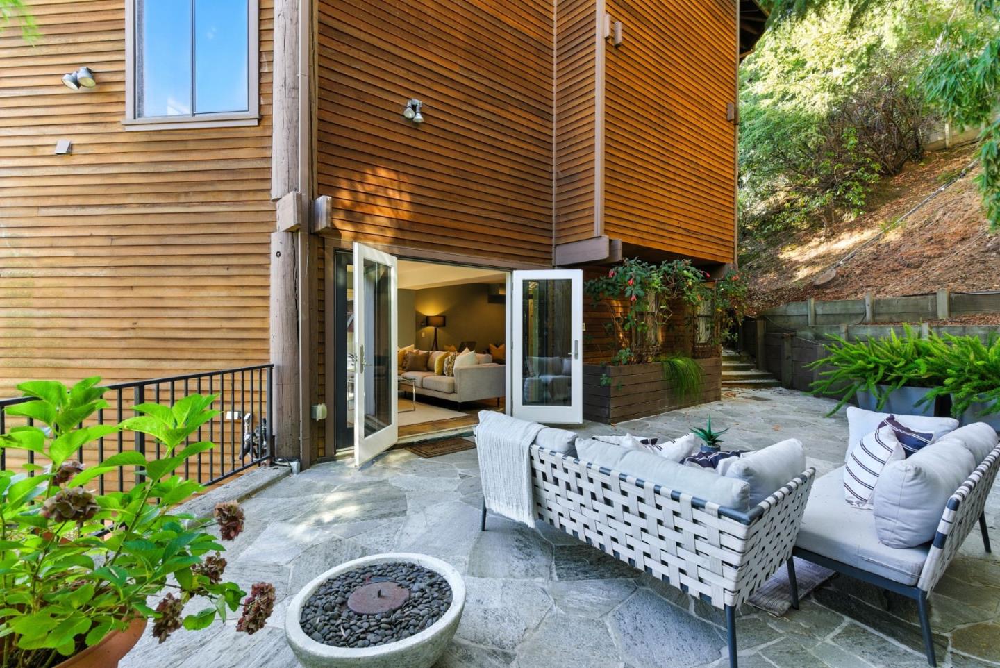 Detail Gallery Image 65 of 66 For 400 Winding Way, San Carlos,  CA 94070 - 4 Beds | 3/1 Baths
