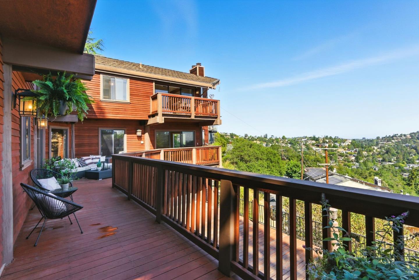 Detail Gallery Image 9 of 66 For 400 Winding Way, San Carlos,  CA 94070 - 4 Beds | 3/1 Baths