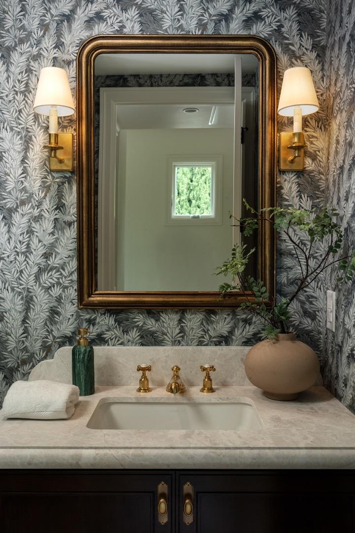 Detail Gallery Image 12 of 41 For 160 Waverley St, Palo Alto,  CA 94301 - 3 Beds | 3/2 Baths