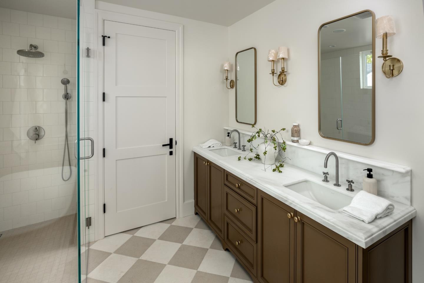 Detail Gallery Image 16 of 41 For 160 Waverley St, Palo Alto,  CA 94301 - 3 Beds | 3/2 Baths