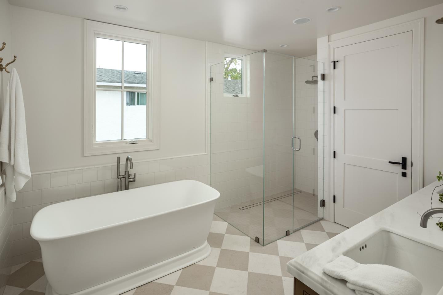 Detail Gallery Image 18 of 41 For 160 Waverley St, Palo Alto,  CA 94301 - 3 Beds | 3/2 Baths