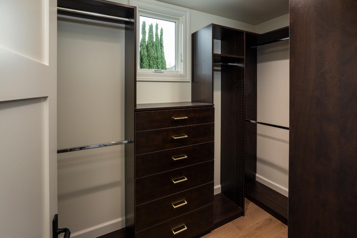 Detail Gallery Image 19 of 41 For 160 Waverley St, Palo Alto,  CA 94301 - 3 Beds | 3/2 Baths