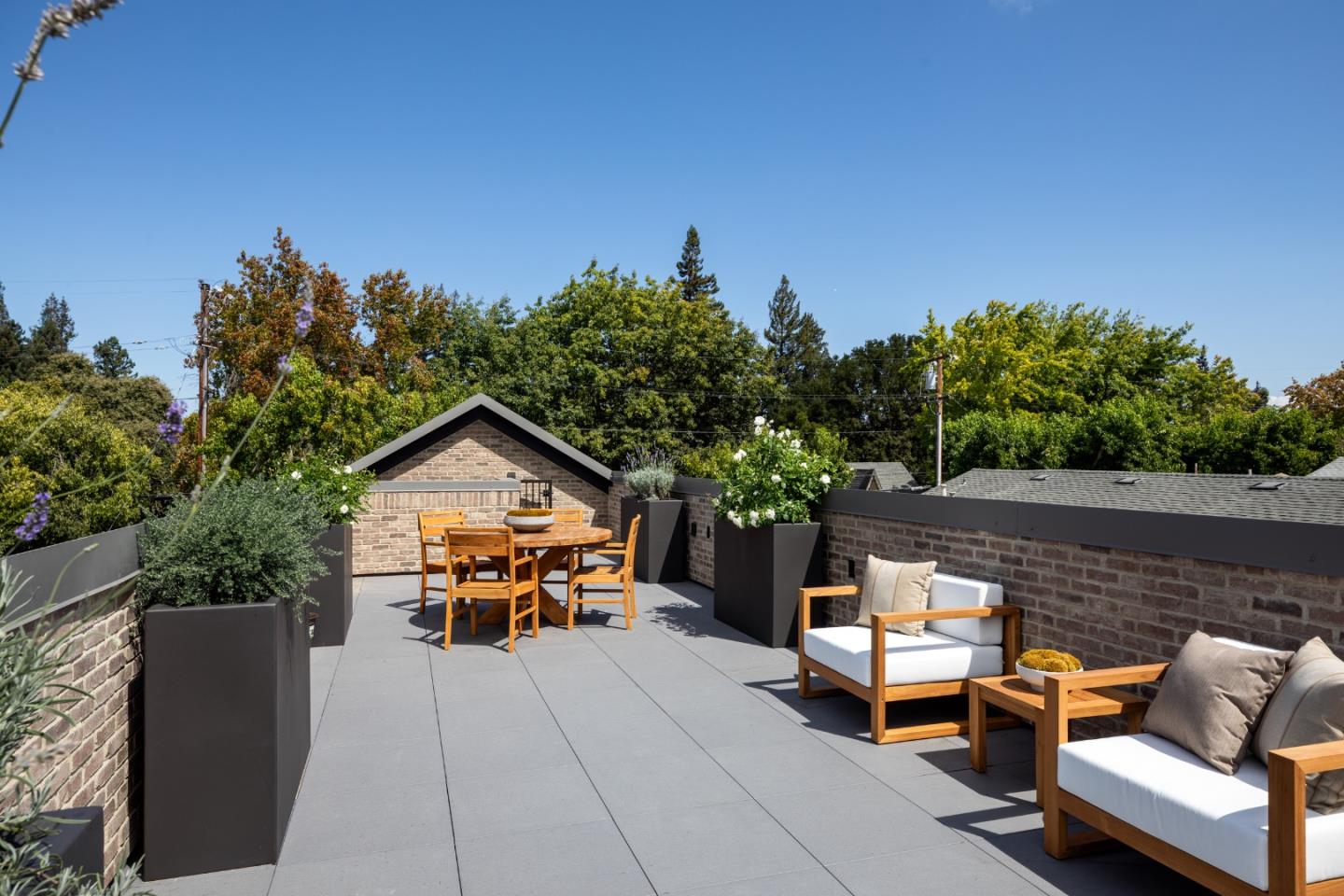 Detail Gallery Image 30 of 41 For 160 Waverley St, Palo Alto,  CA 94301 - 3 Beds | 3/2 Baths