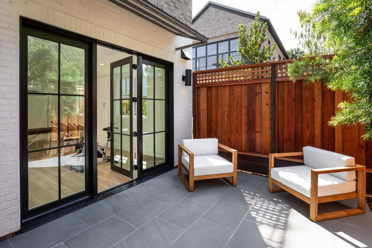 Detail Gallery Image 33 of 41 For 160 Waverley St, Palo Alto,  CA 94301 - 3 Beds | 3/2 Baths
