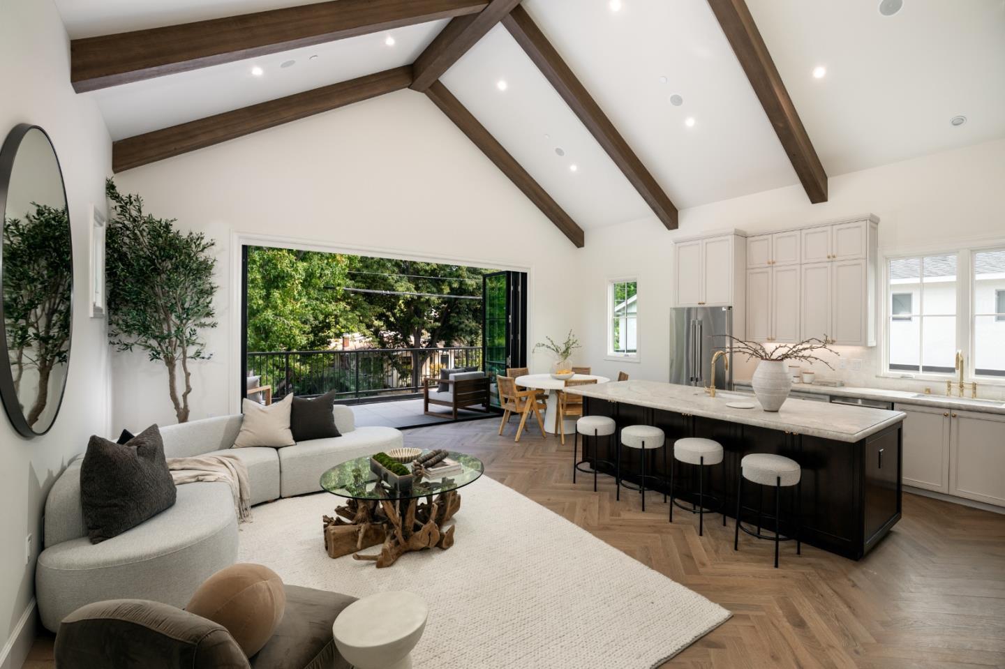 Detail Gallery Image 5 of 41 For 160 Waverley St, Palo Alto,  CA 94301 - 3 Beds | 3/2 Baths