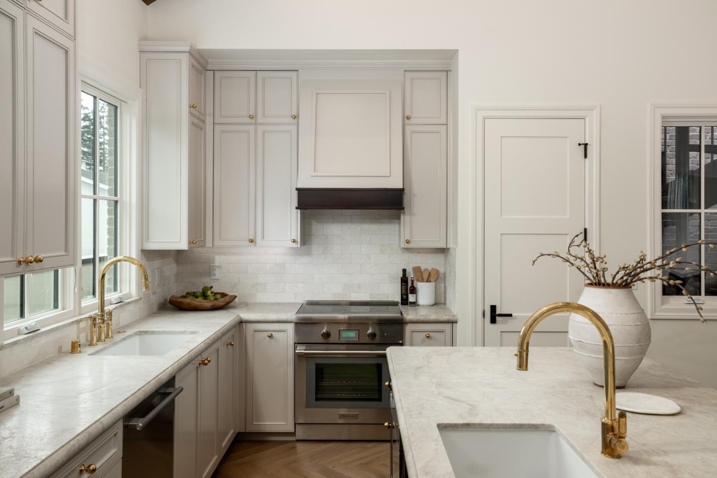 Detail Gallery Image 7 of 41 For 160 Waverley St, Palo Alto,  CA 94301 - 3 Beds | 3/2 Baths