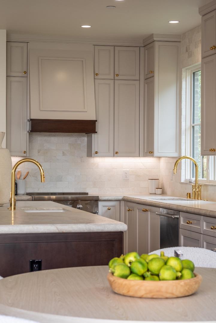 Detail Gallery Image 11 of 39 For 162 Waverley St, Palo Alto,  CA 94301 - 4 Beds | 4/1 Baths