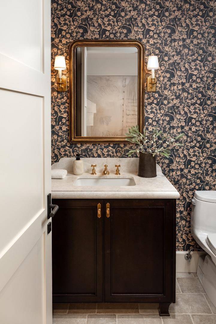 Detail Gallery Image 12 of 39 For 162 Waverley St, Palo Alto,  CA 94301 - 4 Beds | 4/1 Baths