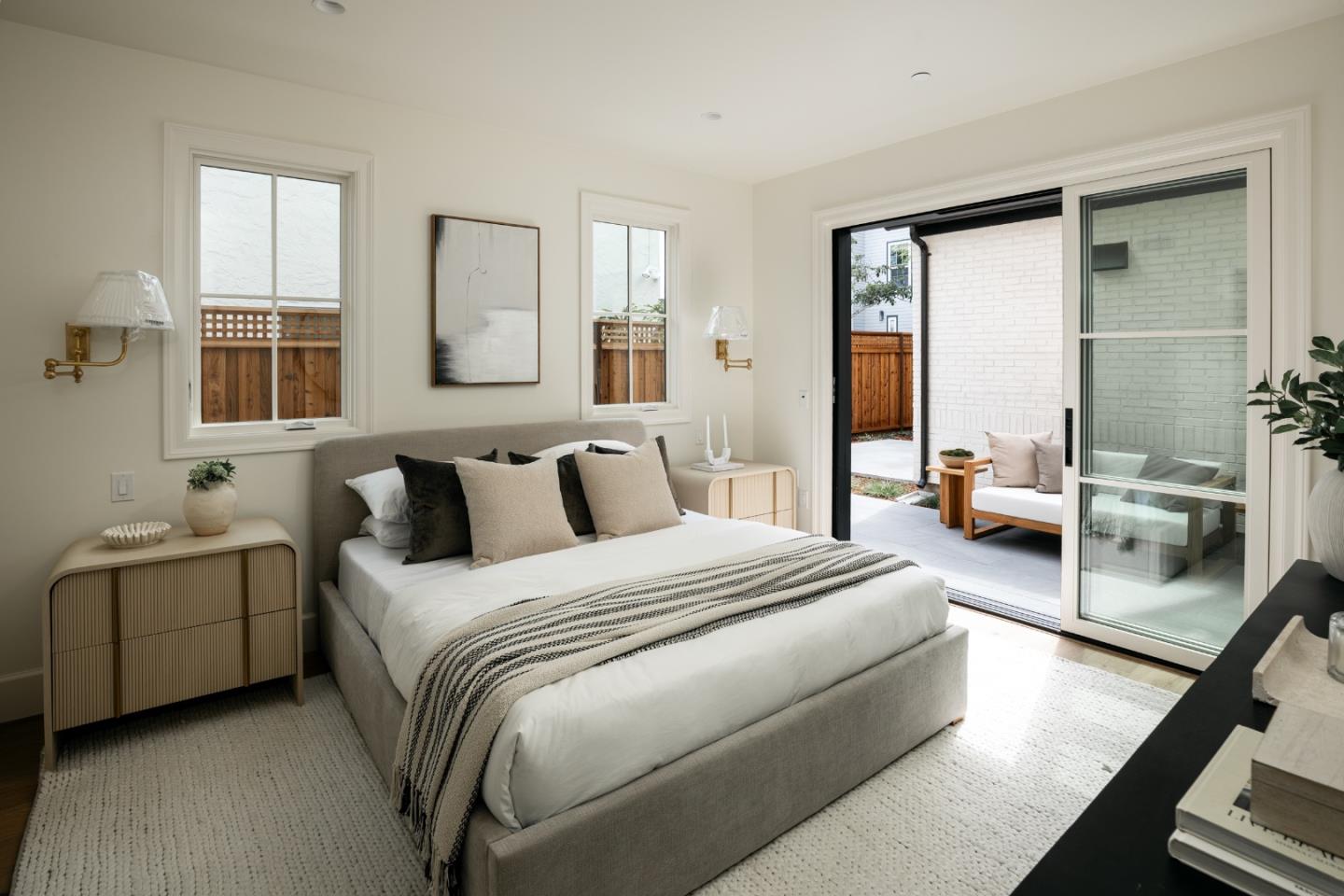 Detail Gallery Image 13 of 39 For 162 Waverley St, Palo Alto,  CA 94301 - 4 Beds | 4/1 Baths