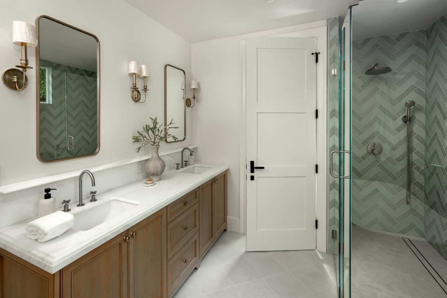 Detail Gallery Image 15 of 39 For 162 Waverley St, Palo Alto,  CA 94301 - 4 Beds | 4/1 Baths