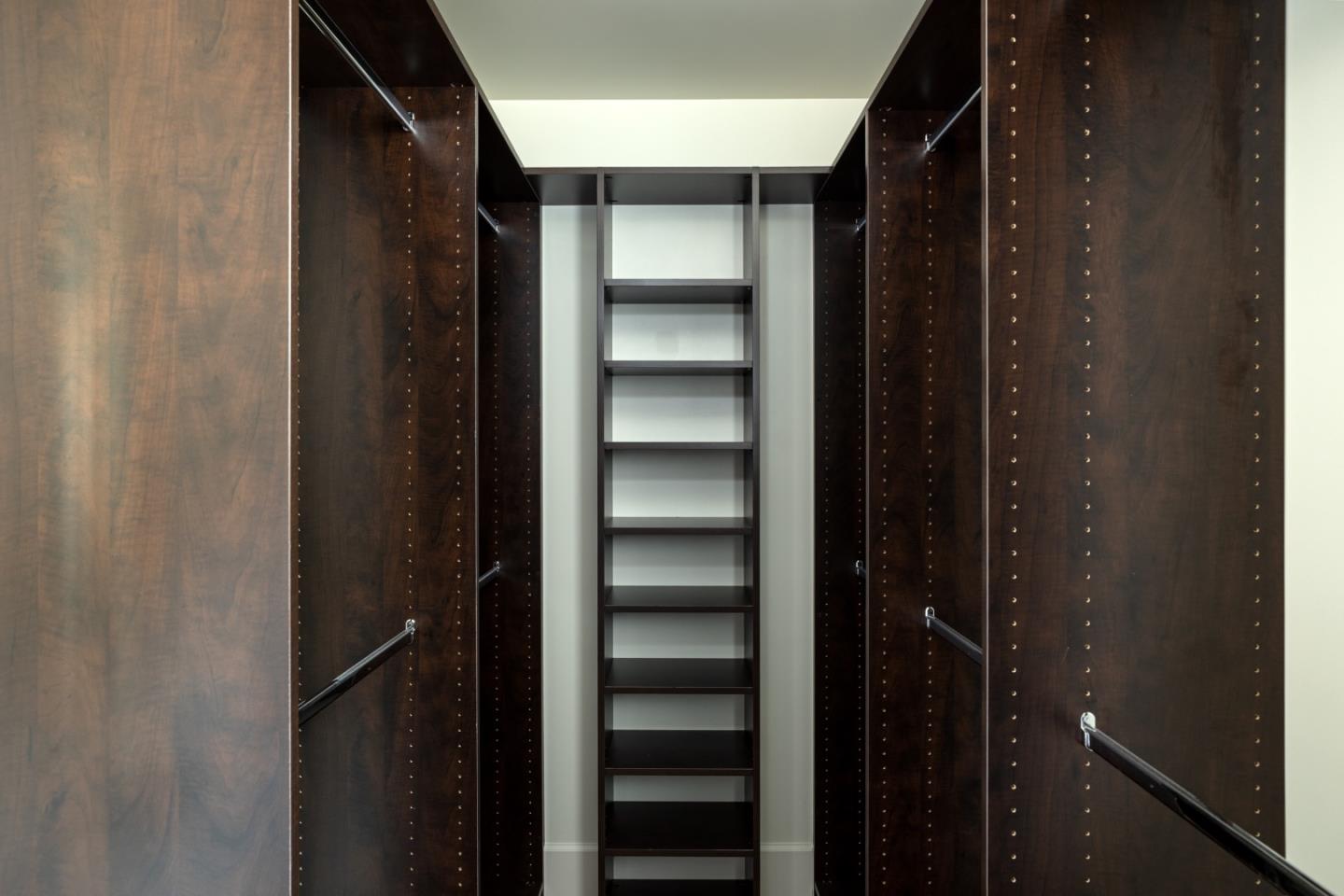 Detail Gallery Image 17 of 39 For 162 Waverley St, Palo Alto,  CA 94301 - 4 Beds | 4/1 Baths
