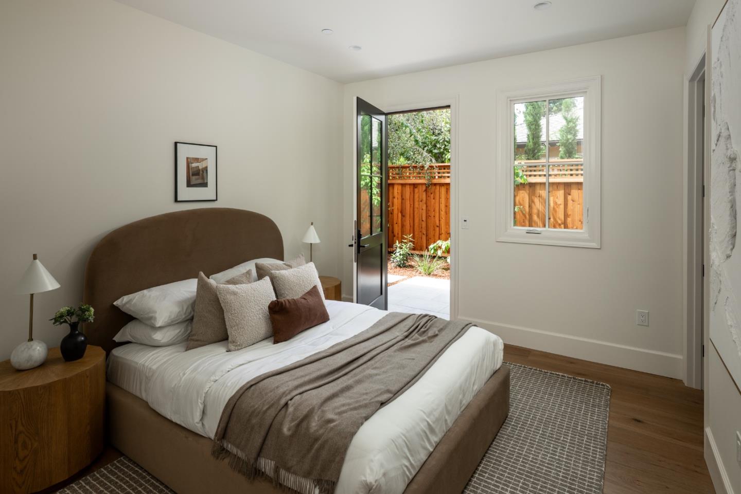 Detail Gallery Image 18 of 39 For 162 Waverley St, Palo Alto,  CA 94301 - 4 Beds | 4/1 Baths