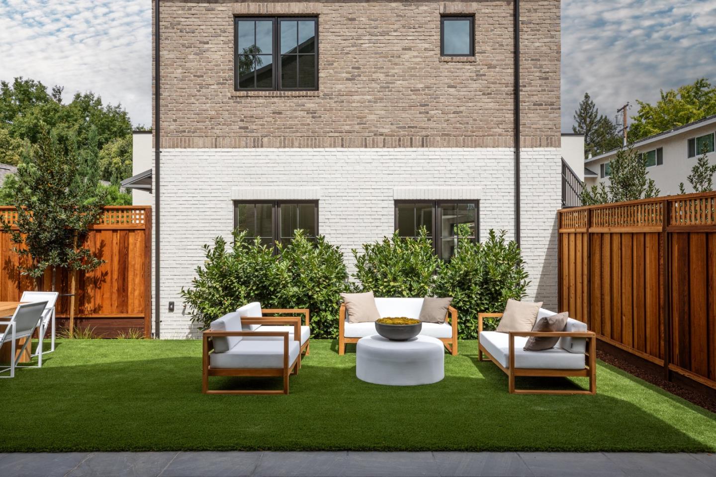 Detail Gallery Image 23 of 39 For 162 Waverley St, Palo Alto,  CA 94301 - 4 Beds | 4/1 Baths
