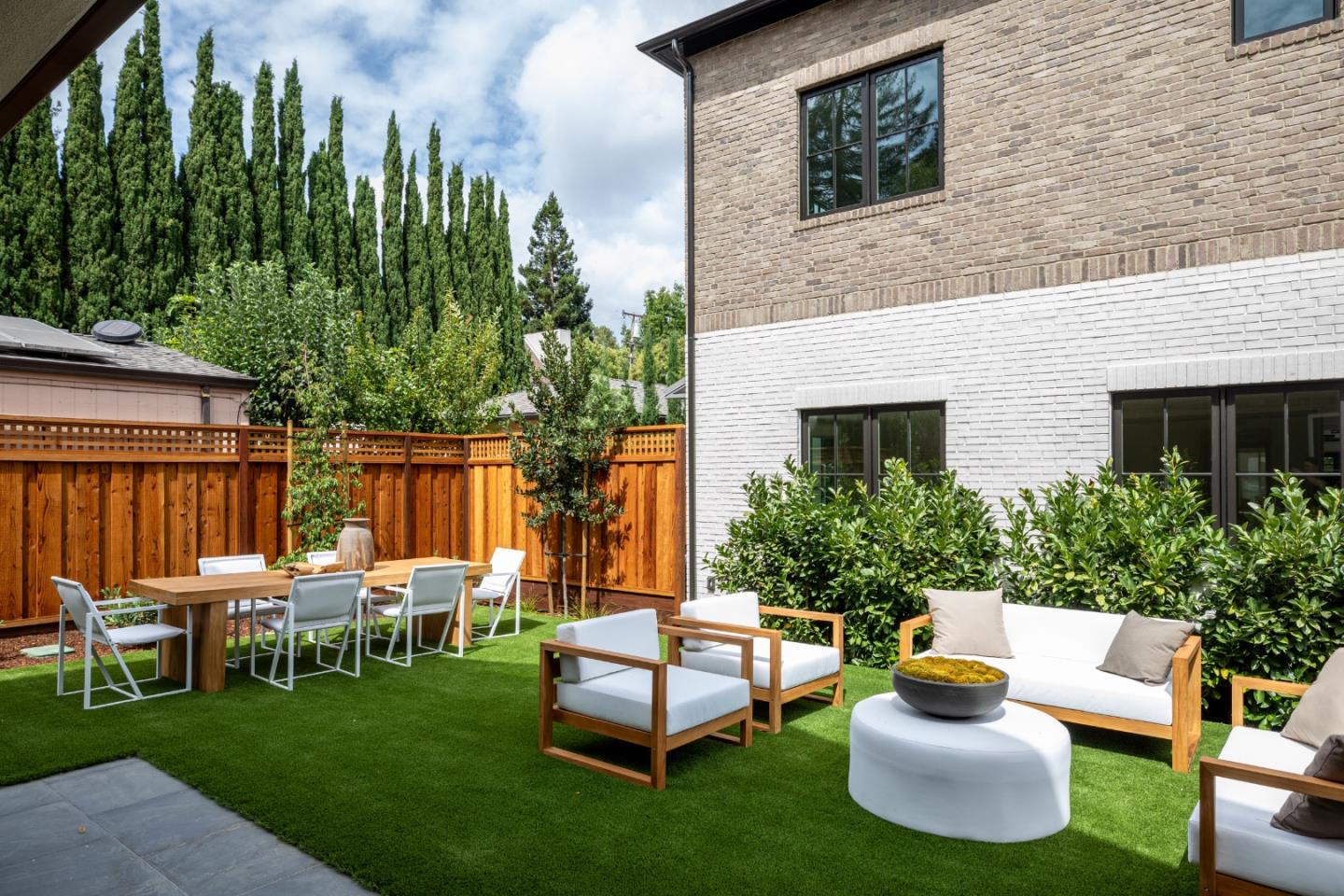 Detail Gallery Image 25 of 39 For 162 Waverley St, Palo Alto,  CA 94301 - 4 Beds | 4/1 Baths