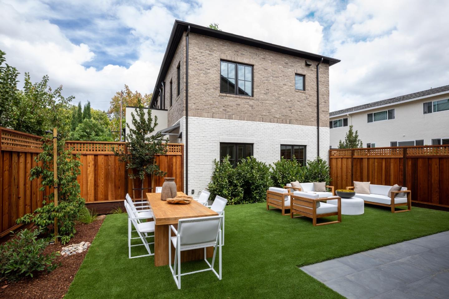 Detail Gallery Image 26 of 39 For 162 Waverley St, Palo Alto,  CA 94301 - 4 Beds | 4/1 Baths