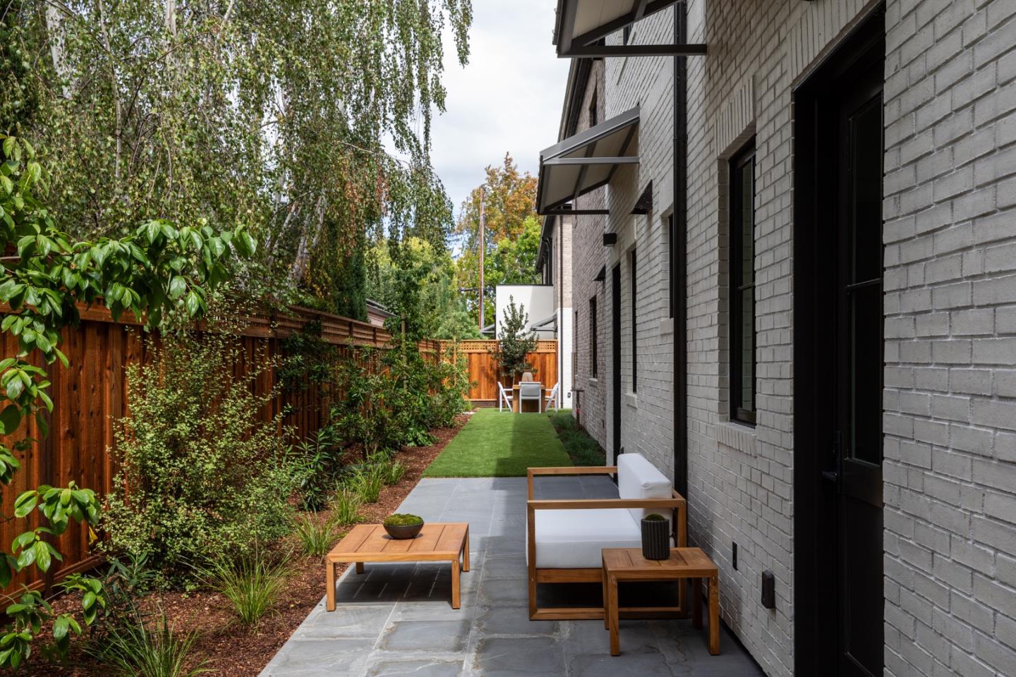 Detail Gallery Image 28 of 39 For 162 Waverley St, Palo Alto,  CA 94301 - 4 Beds | 4/1 Baths