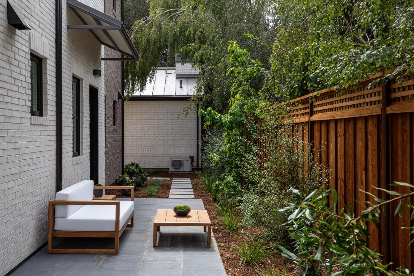 Detail Gallery Image 29 of 39 For 162 Waverley St, Palo Alto,  CA 94301 - 4 Beds | 4/1 Baths