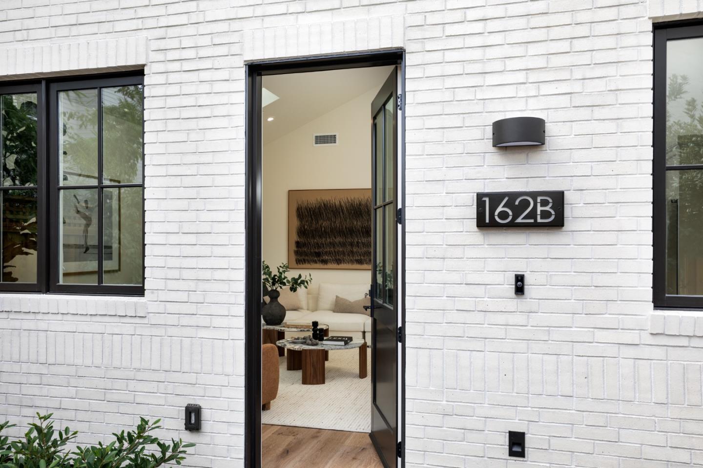Detail Gallery Image 32 of 39 For 162 Waverley St, Palo Alto,  CA 94301 - 4 Beds | 4/1 Baths