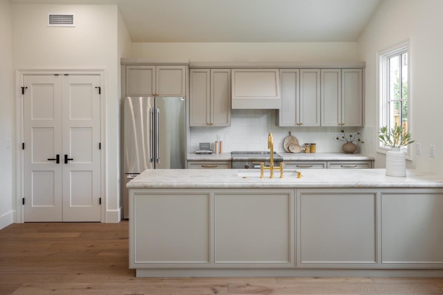 Detail Gallery Image 36 of 39 For 162 Waverley St, Palo Alto,  CA 94301 - 4 Beds | 4/1 Baths