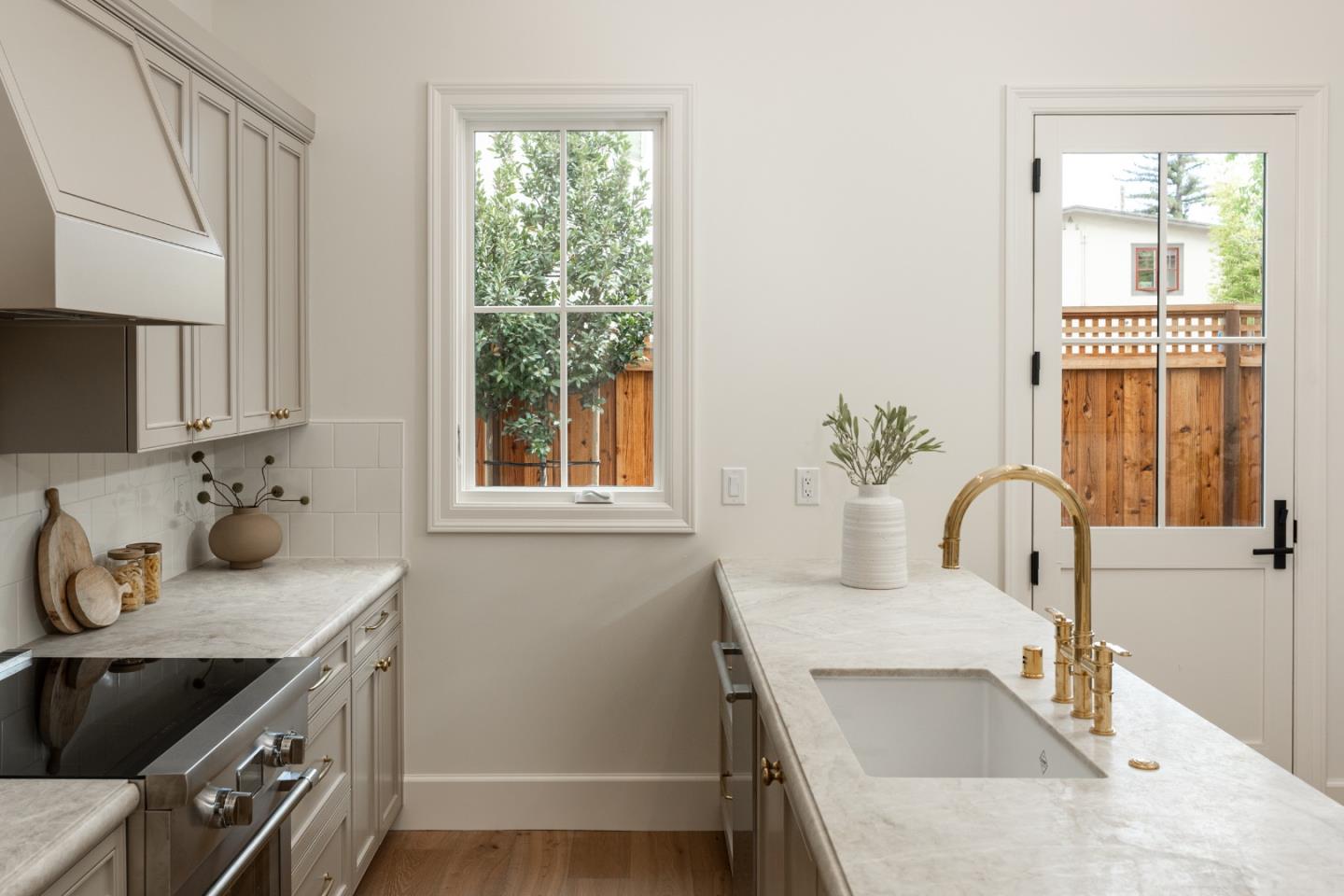 Detail Gallery Image 37 of 39 For 162 Waverley St, Palo Alto,  CA 94301 - 4 Beds | 4/1 Baths