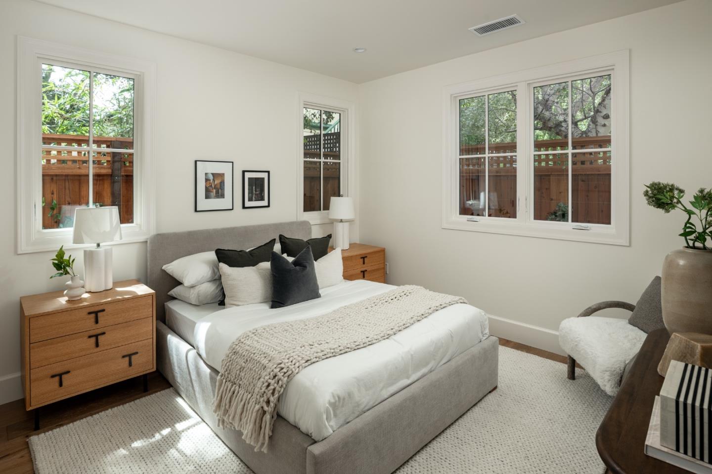 Detail Gallery Image 38 of 39 For 162 Waverley St, Palo Alto,  CA 94301 - 4 Beds | 4/1 Baths