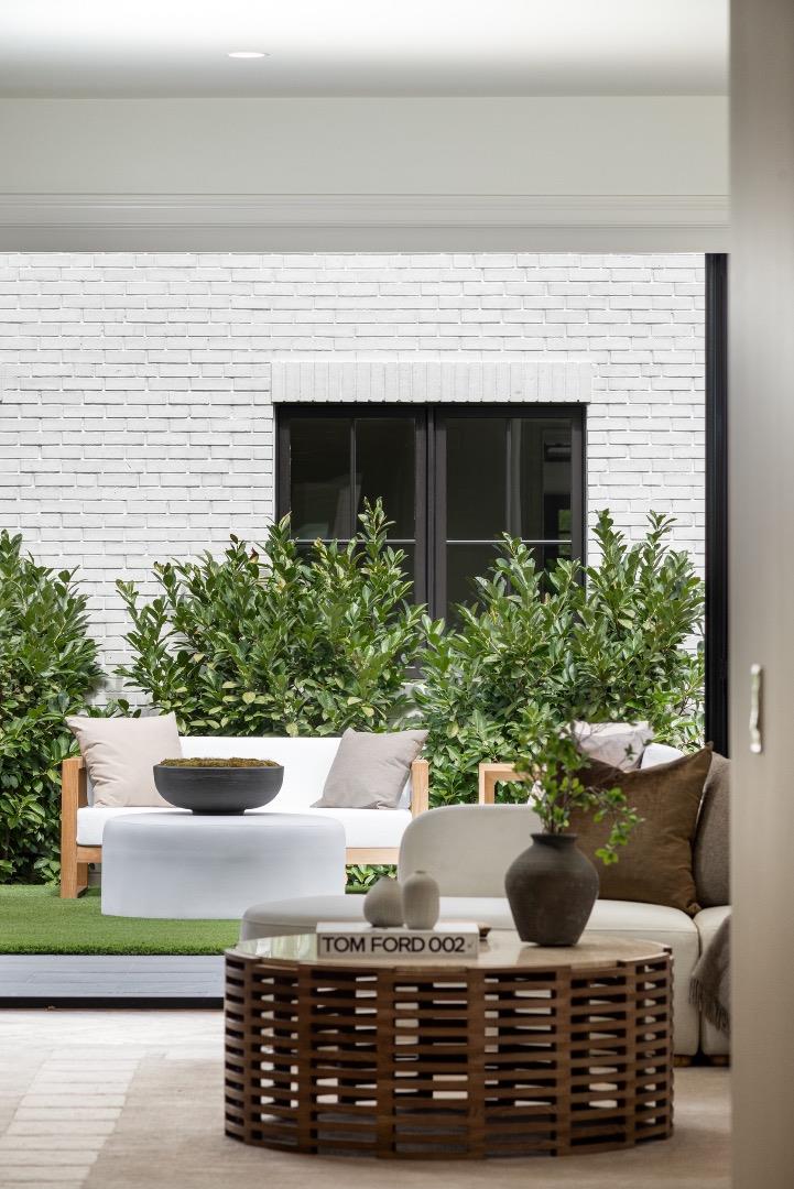 Detail Gallery Image 6 of 39 For 162 Waverley St, Palo Alto,  CA 94301 - 4 Beds | 4/1 Baths