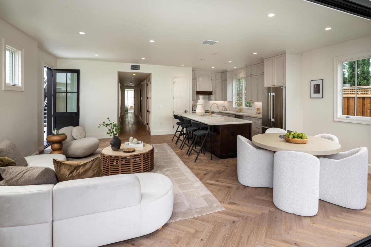 Detail Gallery Image 8 of 39 For 162 Waverley St, Palo Alto,  CA 94301 - 4 Beds | 4/1 Baths