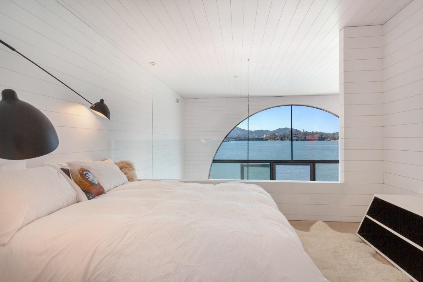Detail Gallery Image 19 of 34 For 23 Gate 6 1/2 Rd, Sausalito,  CA 94965 - 3 Beds | 2/1 Baths
