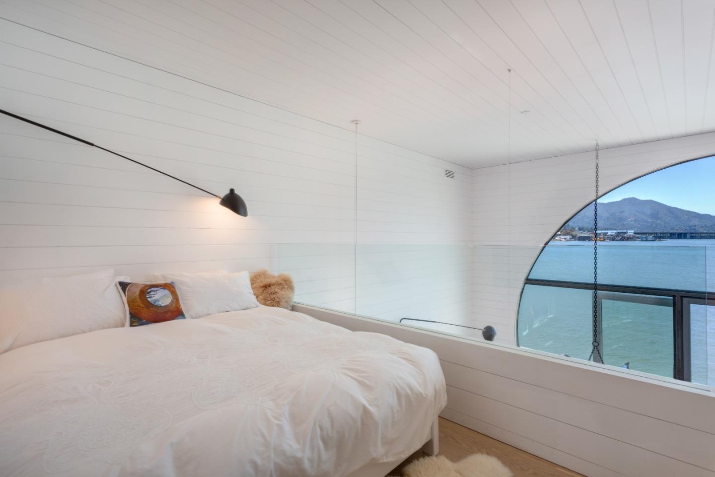 Detail Gallery Image 20 of 34 For 23 Gate 6 1/2 Rd, Sausalito,  CA 94965 - 3 Beds | 2/1 Baths