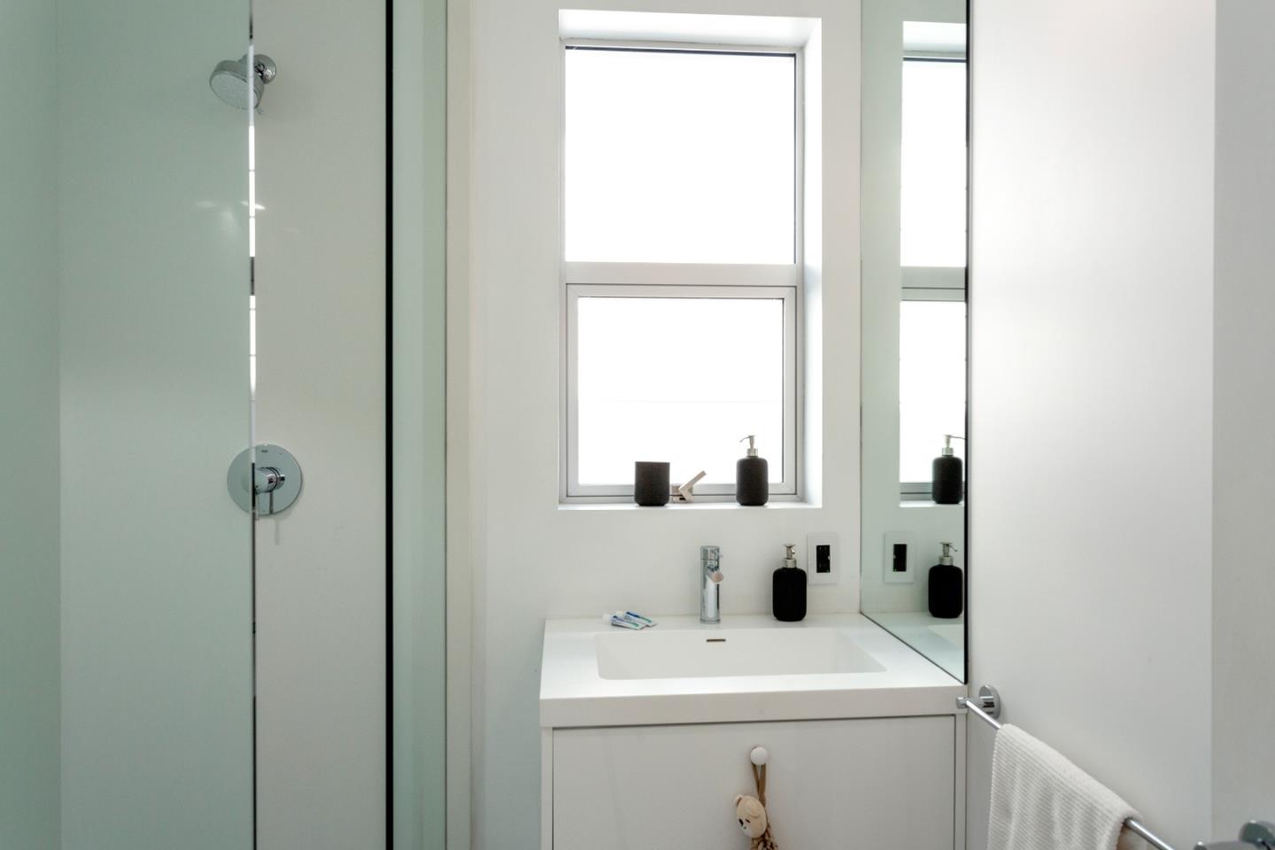 Detail Gallery Image 26 of 34 For 23 Gate 6 1/2 Rd, Sausalito,  CA 94965 - 3 Beds | 2/1 Baths