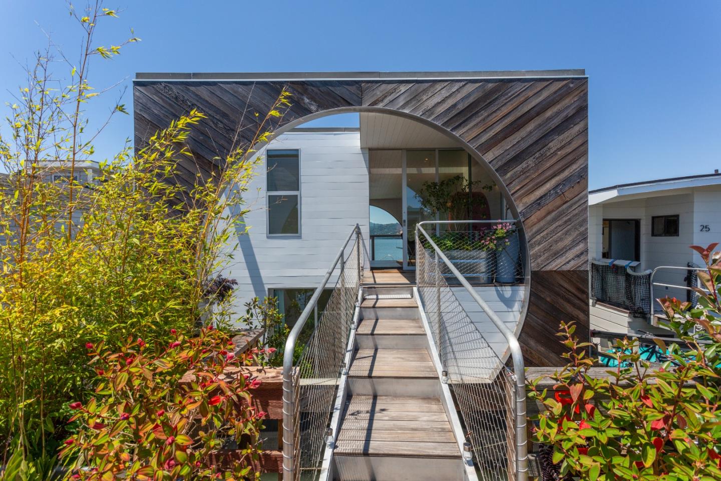 Detail Gallery Image 4 of 34 For 23 Gate 6 1/2 Rd, Sausalito,  CA 94965 - 3 Beds | 2/1 Baths