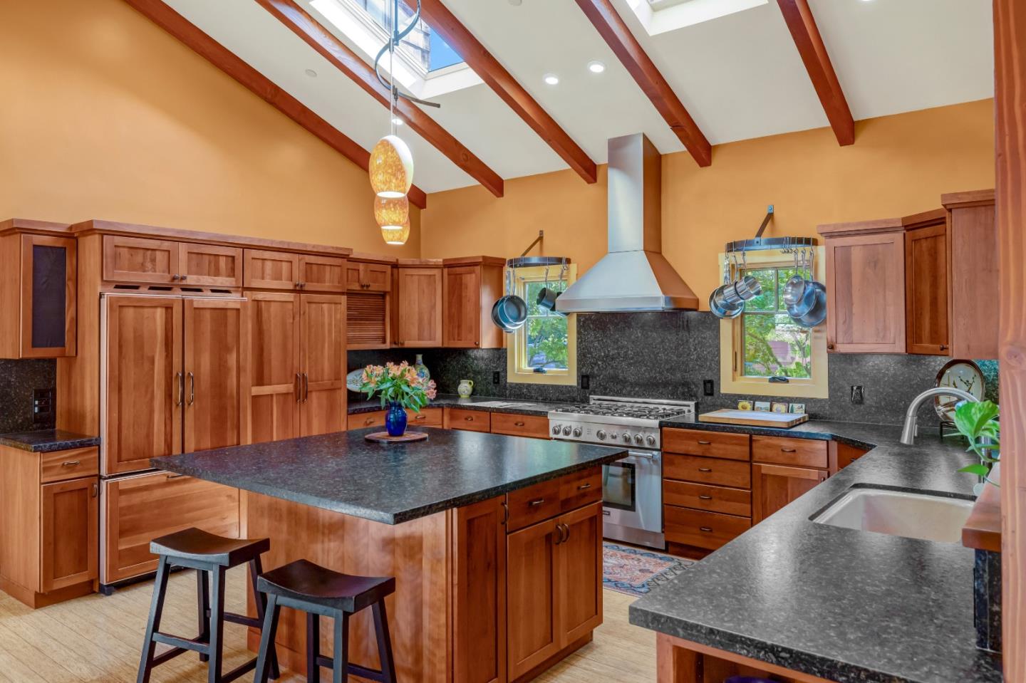 Detail Gallery Image 5 of 34 For 382 Spruce Ave, Pacific Grove,  CA 93950 - 2 Beds | 2 Baths