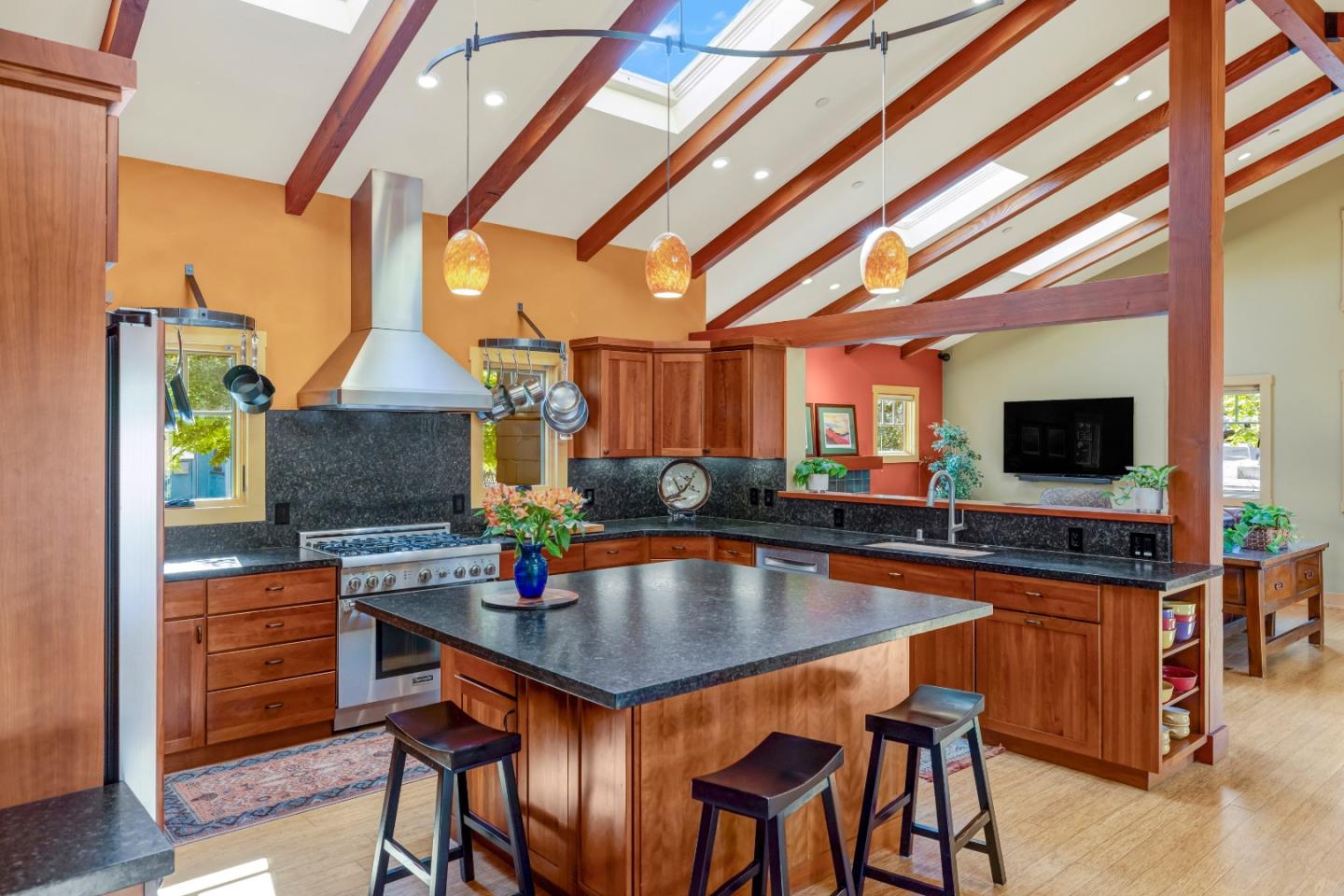 Detail Gallery Image 6 of 34 For 382 Spruce Ave, Pacific Grove,  CA 93950 - 2 Beds | 2 Baths