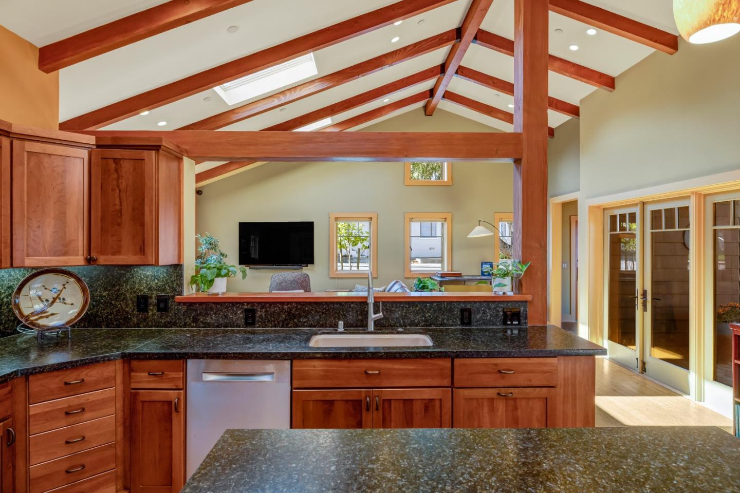 Detail Gallery Image 7 of 34 For 382 Spruce Ave, Pacific Grove,  CA 93950 - 2 Beds | 2 Baths