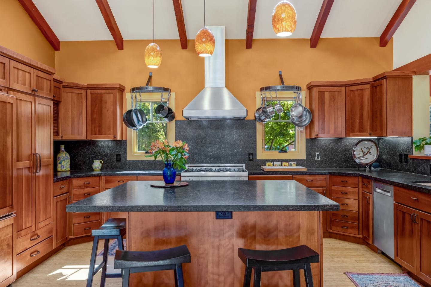 Detail Gallery Image 8 of 34 For 382 Spruce Ave, Pacific Grove,  CA 93950 - 2 Beds | 2 Baths