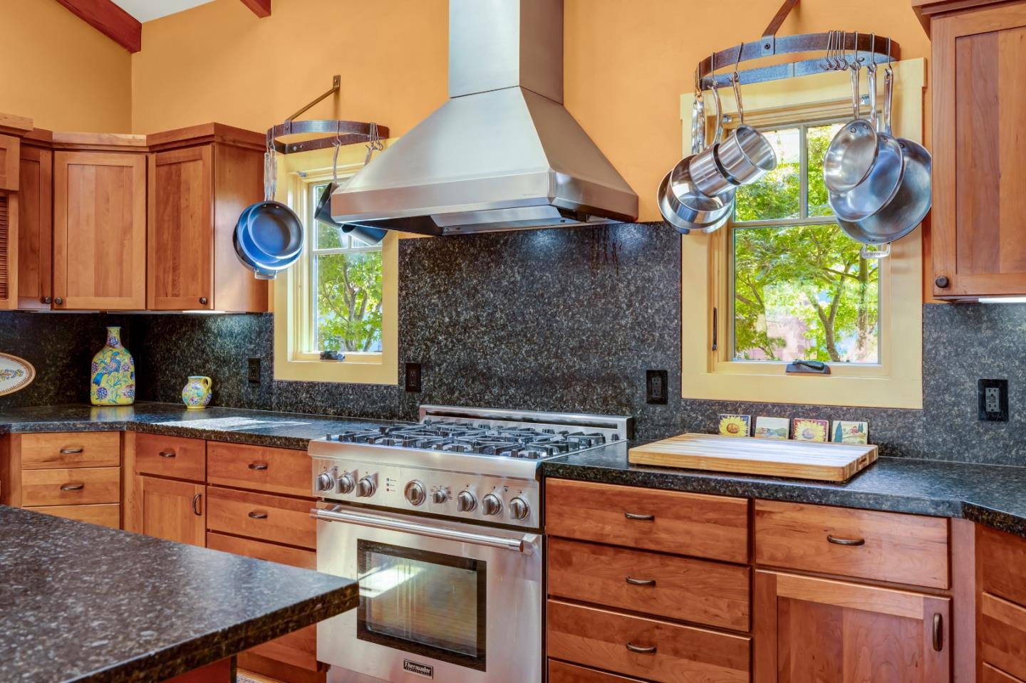 Detail Gallery Image 9 of 34 For 382 Spruce Ave, Pacific Grove,  CA 93950 - 2 Beds | 2 Baths