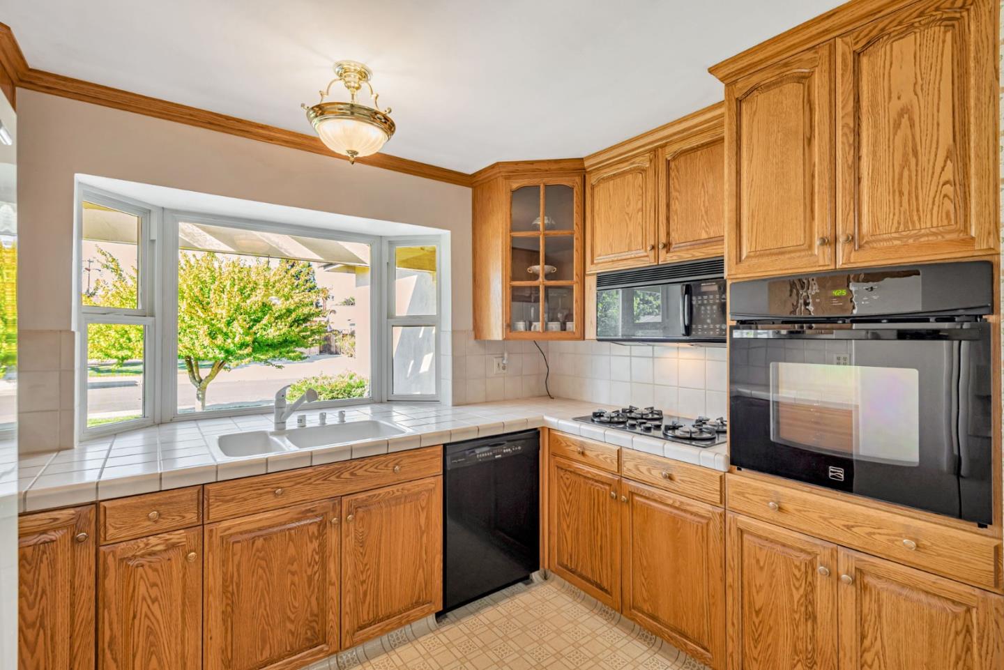 Detail Gallery Image 11 of 39 For 3816 Phoenix Ct, San Jose,  CA 95130 - 4 Beds | 2 Baths
