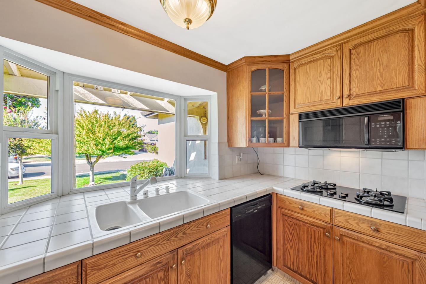Detail Gallery Image 13 of 39 For 3816 Phoenix Ct, San Jose,  CA 95130 - 4 Beds | 2 Baths