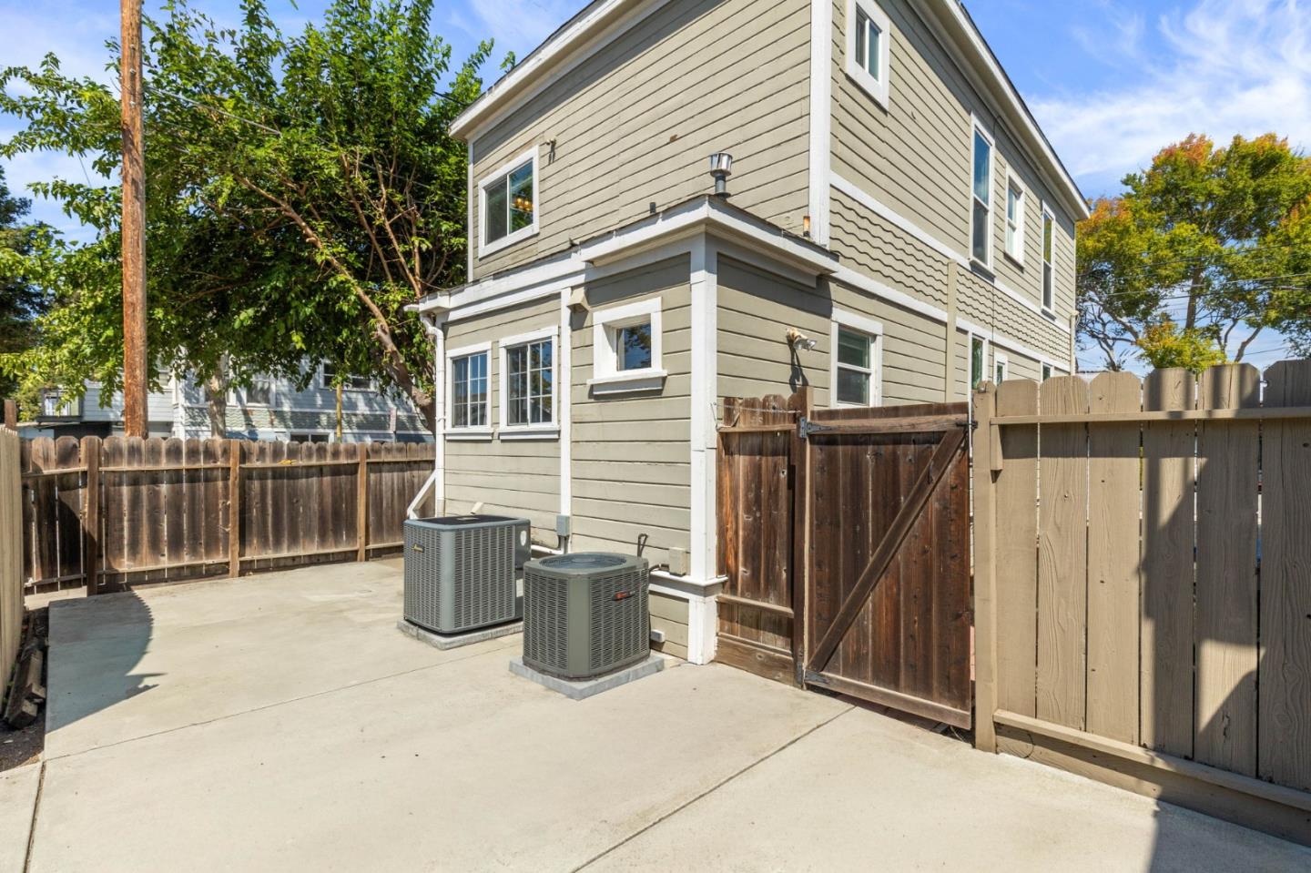 Detail Gallery Image 16 of 19 For 197 N 9th St, San Jose,  CA 95112 - 3 Beds | 3 Baths