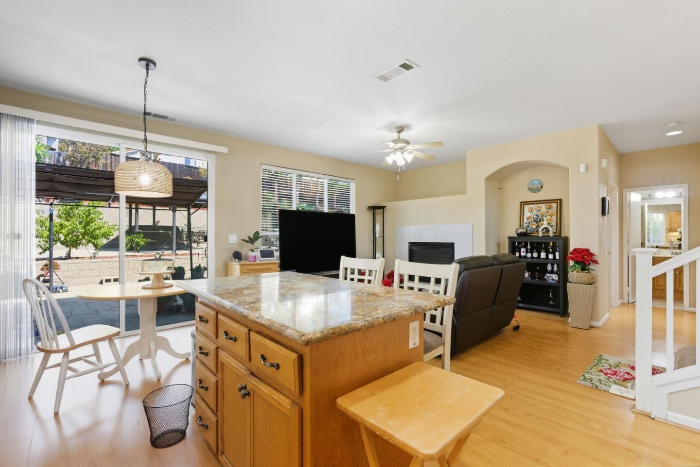 Detail Gallery Image 9 of 53 For 4064 Montgomery Hill Dr, Antioch,  CA 94531 - 4 Beds | 3 Baths