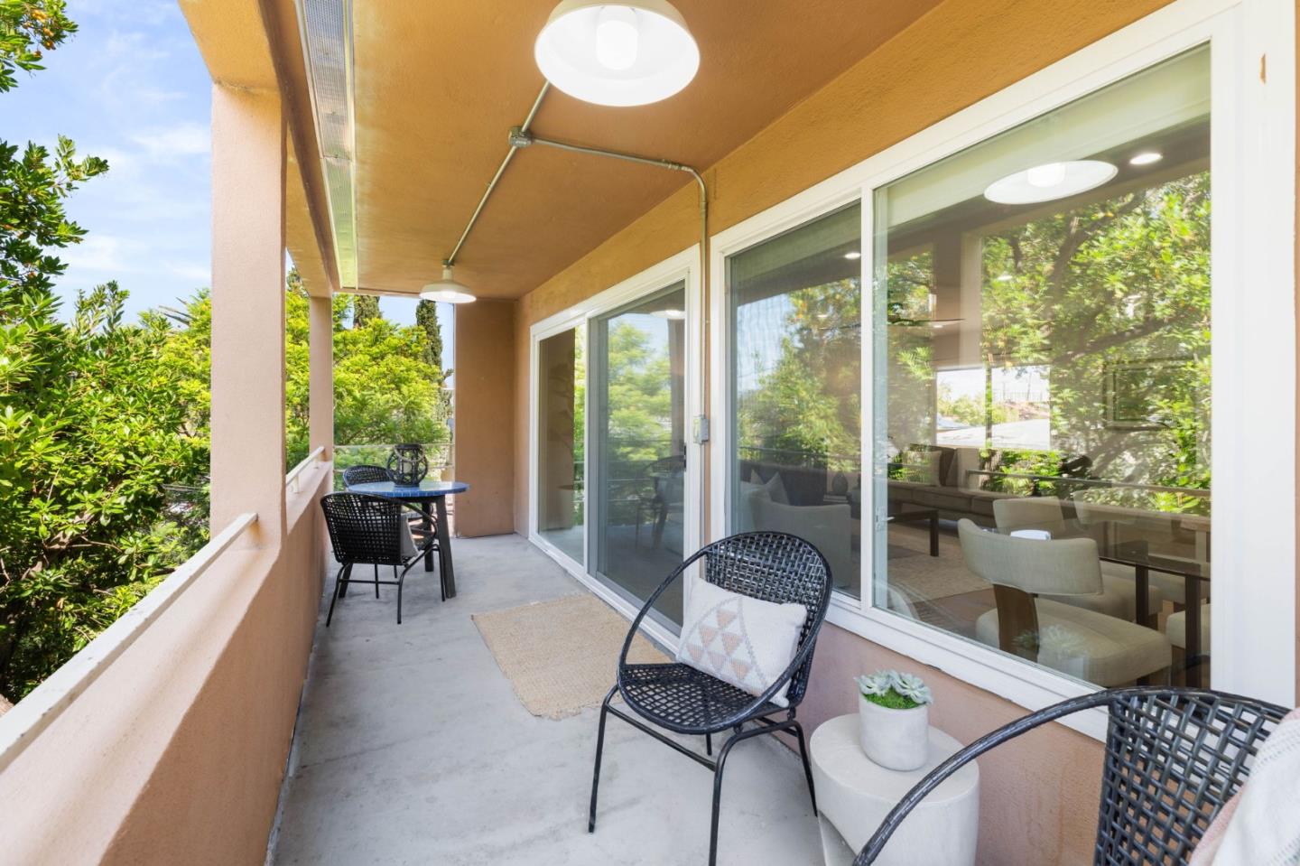 Detail Gallery Image 12 of 30 For 55 Claremont Ave #301,  Redwood City,  CA 94062 - 3 Beds | 2 Baths