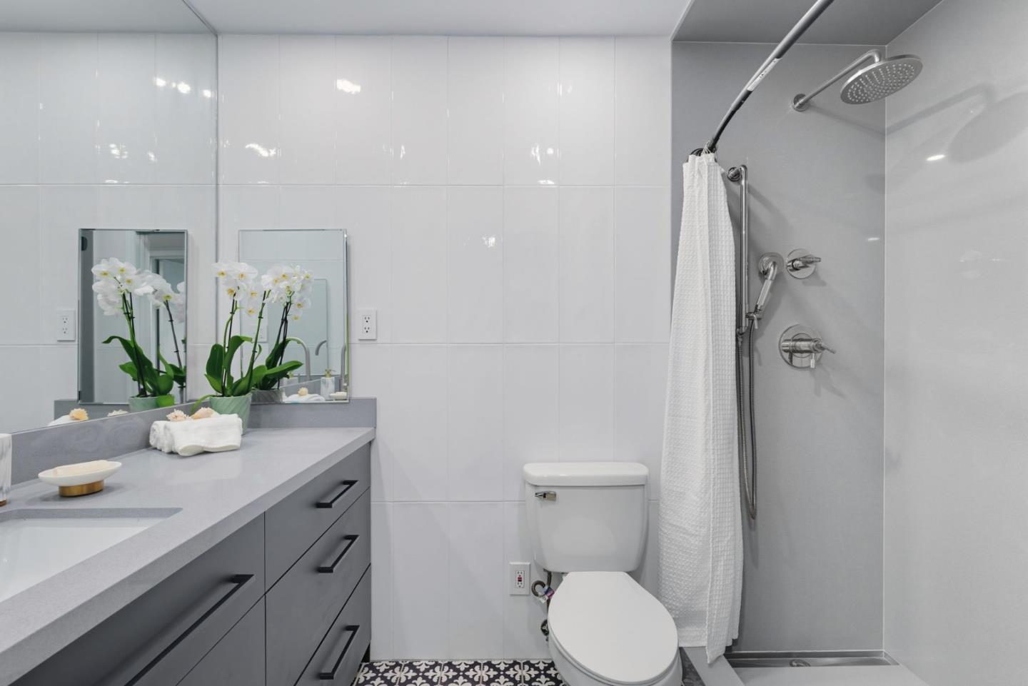 Detail Gallery Image 17 of 30 For 55 Claremont Ave #301,  Redwood City,  CA 94062 - 3 Beds | 2 Baths