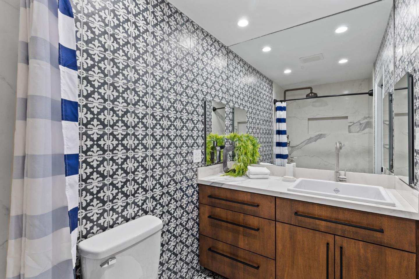 Detail Gallery Image 20 of 30 For 55 Claremont Ave #301,  Redwood City,  CA 94062 - 3 Beds | 2 Baths