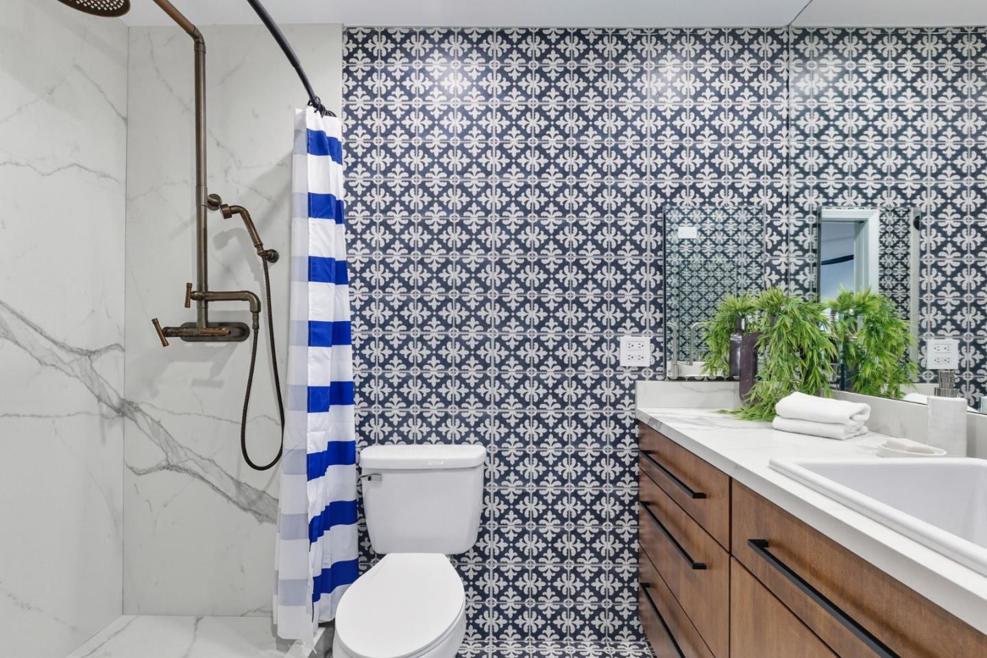 Detail Gallery Image 21 of 30 For 55 Claremont Ave #301,  Redwood City,  CA 94062 - 3 Beds | 2 Baths